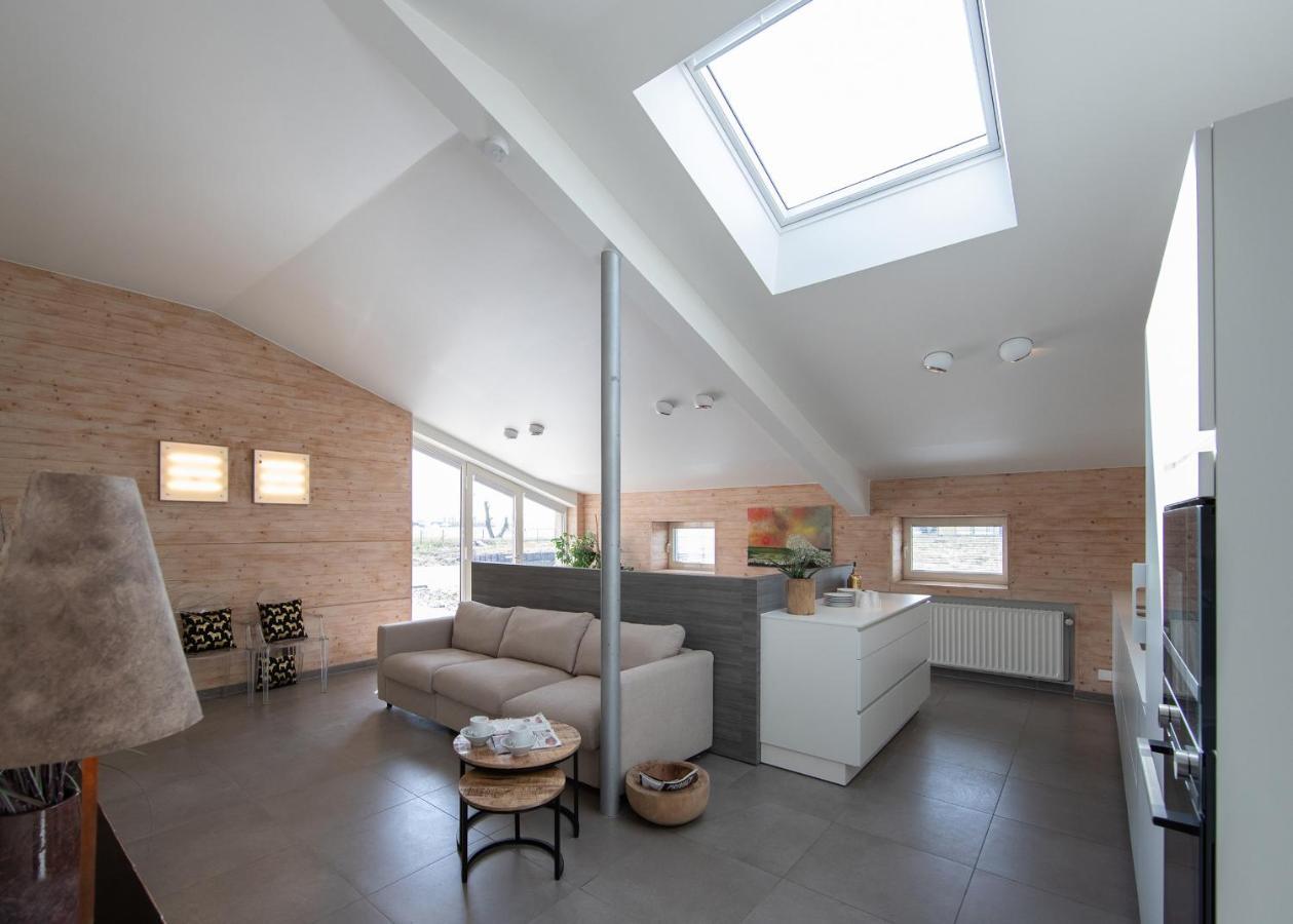 Landelijk Vakantiehuis In Diksmuide Met Een Tuin En Vijver Exterior photo