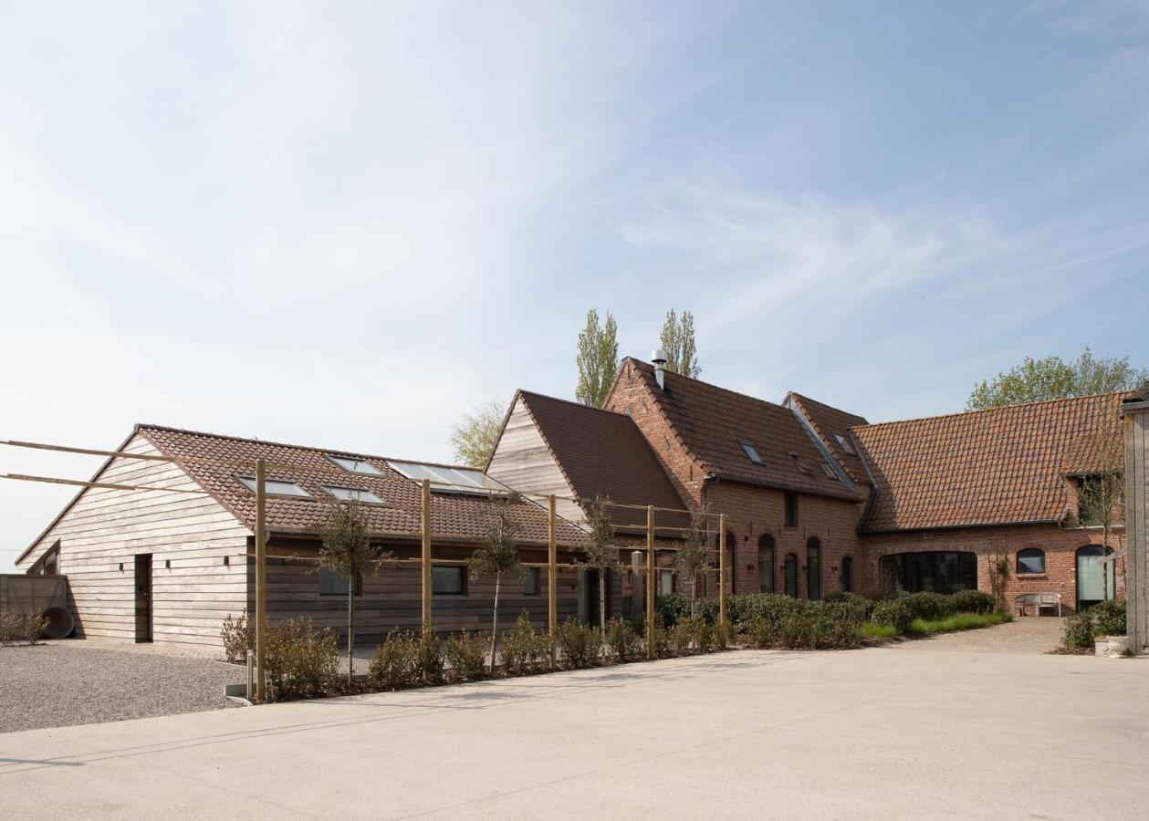 Landelijk Vakantiehuis In Diksmuide Met Een Tuin En Vijver Exterior photo