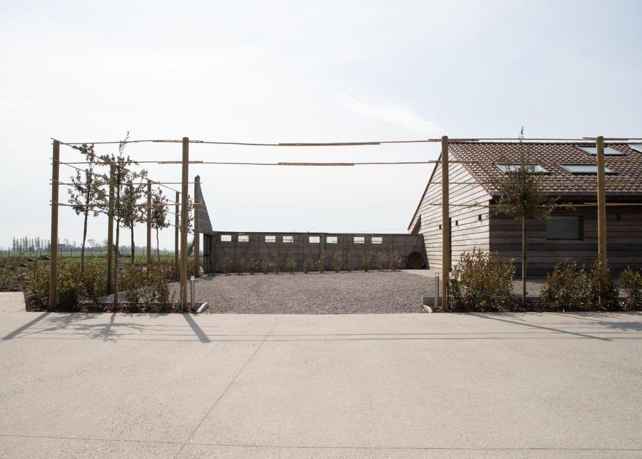Landelijk Vakantiehuis In Diksmuide Met Een Tuin En Vijver Exterior photo