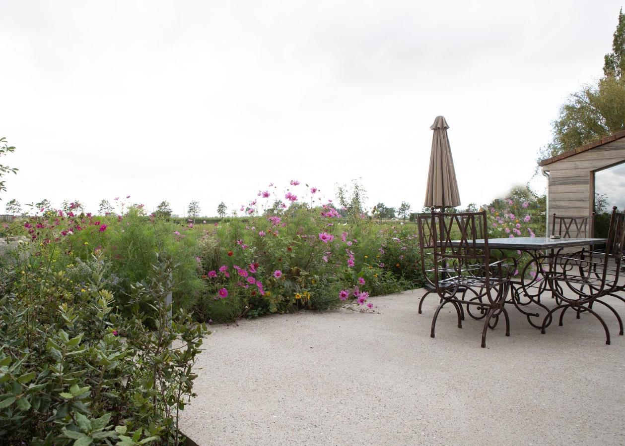 Landelijk Vakantiehuis In Diksmuide Met Een Tuin En Vijver Exterior photo